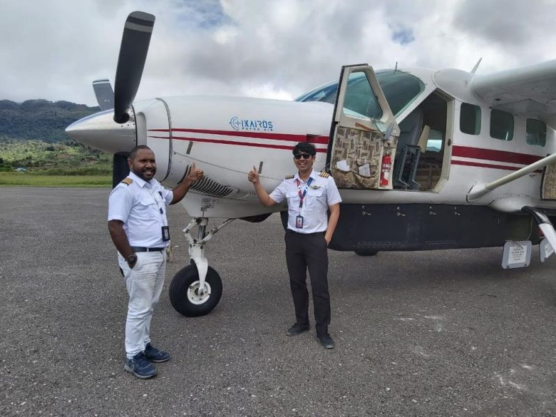 Ikairos pilots beside a Grand Caravan